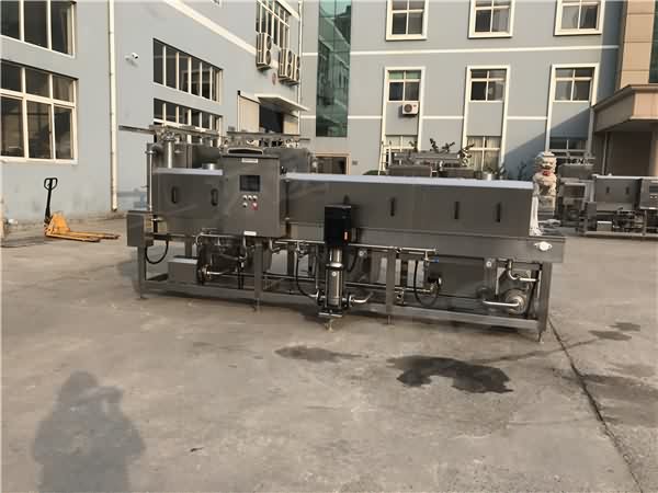 醬菜周轉(zhuǎn)箱清洗機(jī) 連續(xù)式清洗同時(shí)完成殺菌 醬菜周轉(zhuǎn)箱清洗機(jī) 連續(xù)式清洗同時(shí)完成殺菌